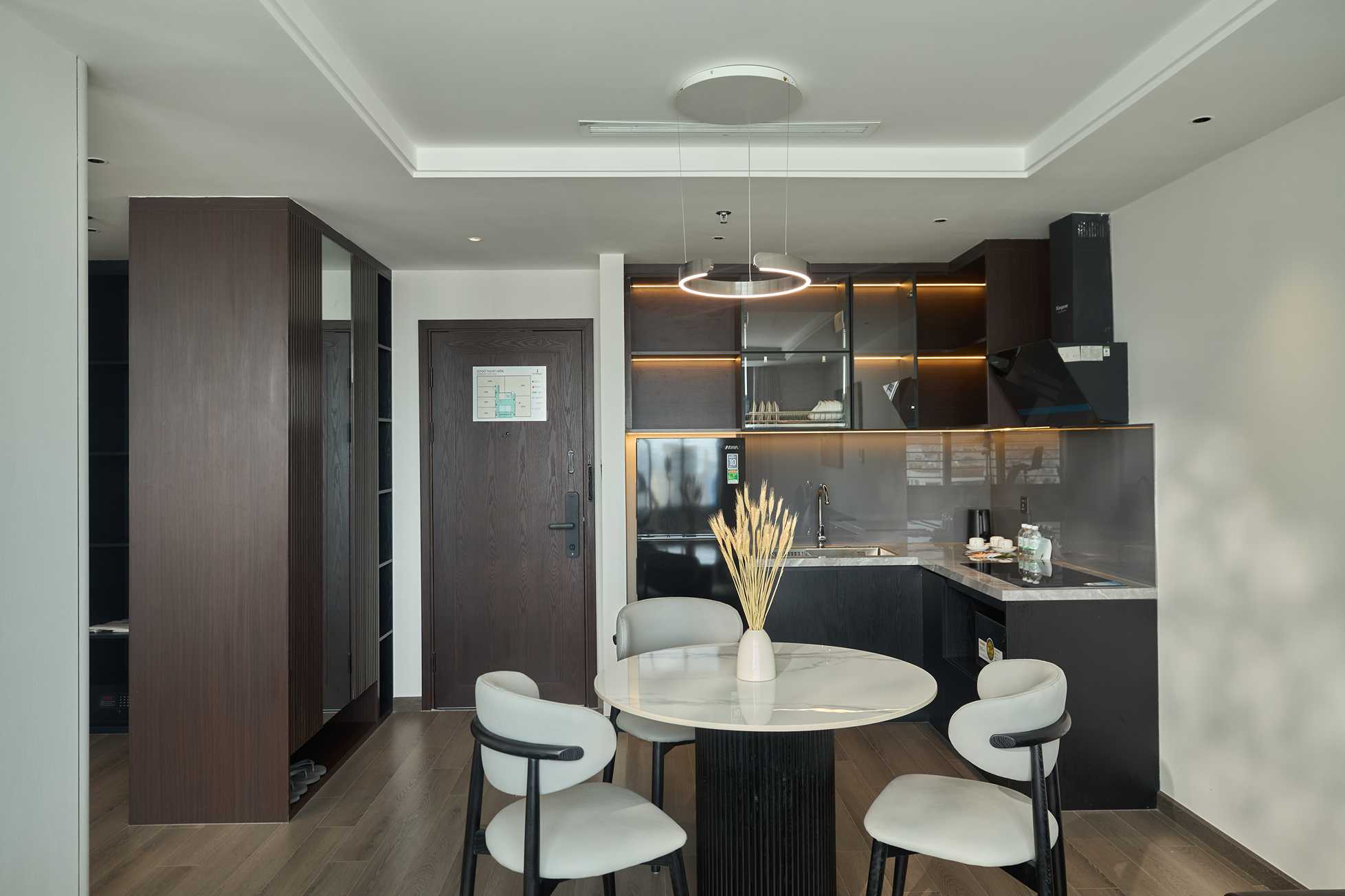 EXECUTIVE SUITE